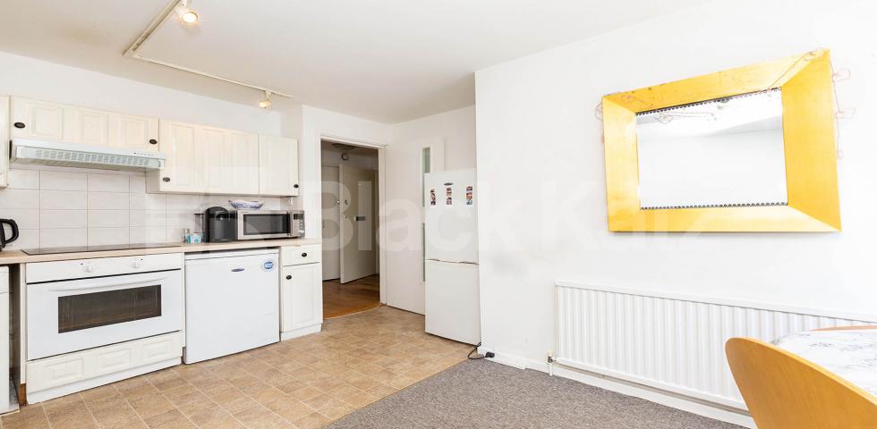 Two double bedrooms modern kitchen & bathroom mis to Marylebone Station.  Boldero Place, Marylebone